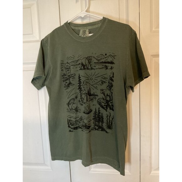 Comfort Colors Green Camping Bear Mountains Hiking Tee Cotton Shirt Medium New - Picture 1 of 2